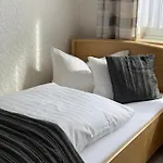 Zur Aue 호텔 3*