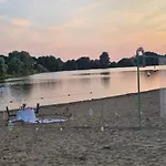 Zur Aue 베젤