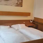 Zur Aue 베젤