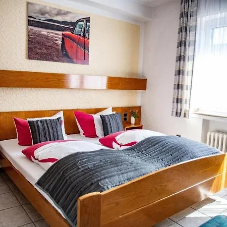 Zur Aue 3* فيسيل